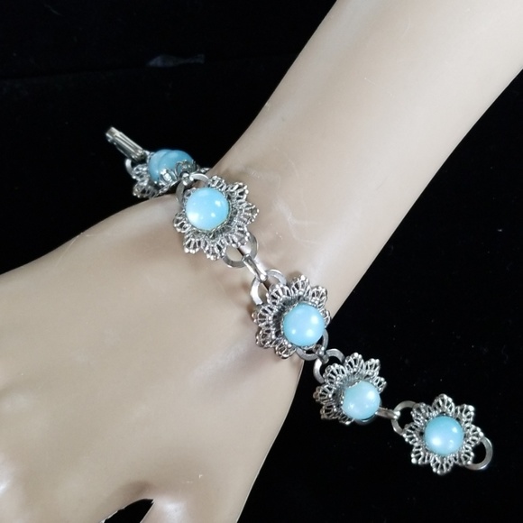 Vintage 1970s Silvertone Filigree Flower Link Bracelet - Picture 7 of 11